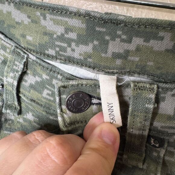 Rag & Bone Jeans Women's 25 Green The Skinny Pants in Digital CAMO Raw Hems - Picture 7 of 16